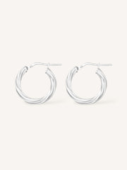 Pendientes de aro de plata de ley de 3mm de grosor y estilo retorcido.