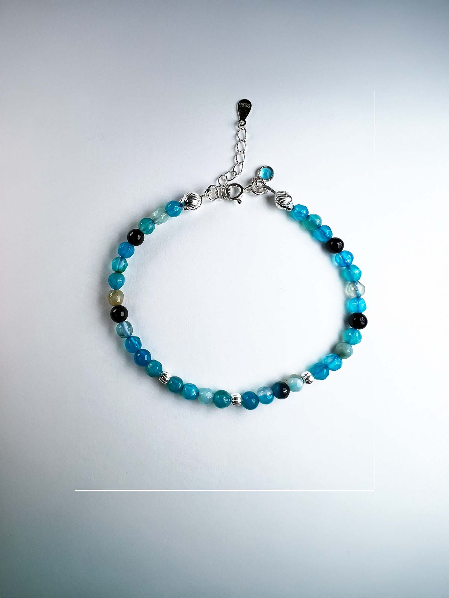 Pulsera de piedra natural con agata y onix, en plata de primera ley.