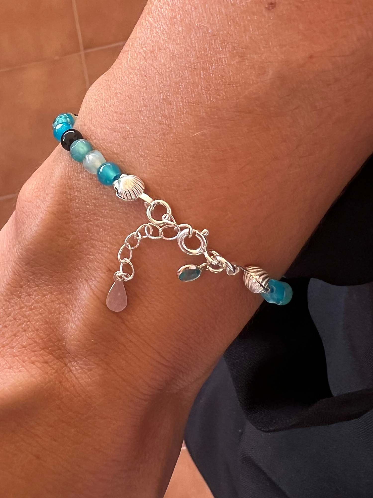 Pulsera de piedra natural con agata y onix, en plata de primera ley.